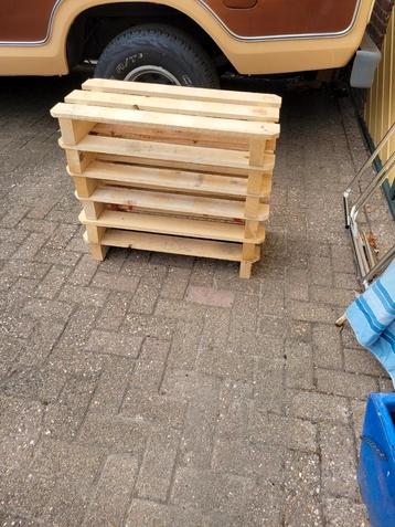 Mooie kleine pallets  beschikbaar voor biedingen