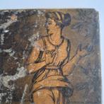 Antieke keramische/majolica tegel met klassiek tafereel/1900, Ophalen of Verzenden