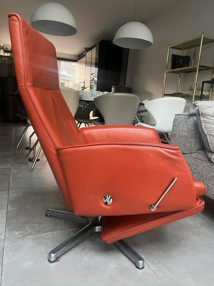 PROMINENT TWIST COGNAC BRUIN / ORANJE ECHT LEREN RELAX STOEL, Huis en Inrichting, Fauteuils, Zo goed als nieuw, Leer, 50 tot 75 cm