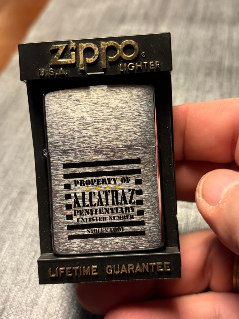 Zippo Alcatraz nieuw, Verzamelen, Ophalen of Verzenden, Nieuw, Aansteker