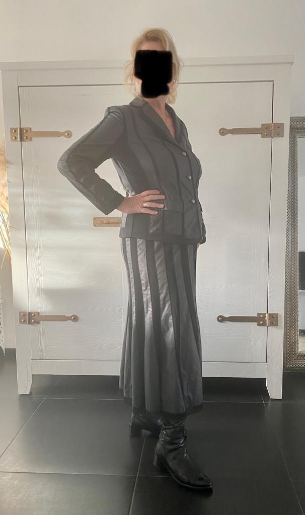 Mooi Tuzzi 2delig pak colber&rok zwart grijs mt 42 zeer goed, Kleding | Dames, Jasjes, Kostuums en Pakken, Zo goed als nieuw, Kostuum of Pak