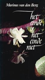 Marinus van den Berg - Het einde is het einde niet - ZGAN, Ophalen of Verzenden, Zo goed als nieuw, Nederland