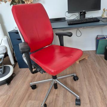 Ahrend 230 bureaustoel rood leer beschikbaar voor biedingen