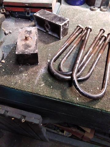 Lowering blocks(2 inch) met U-bolts  beschikbaar voor biedingen