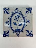 18e-eeuwse tegel – Bloem in omlijsting (circa 1750), Ophalen of Verzenden