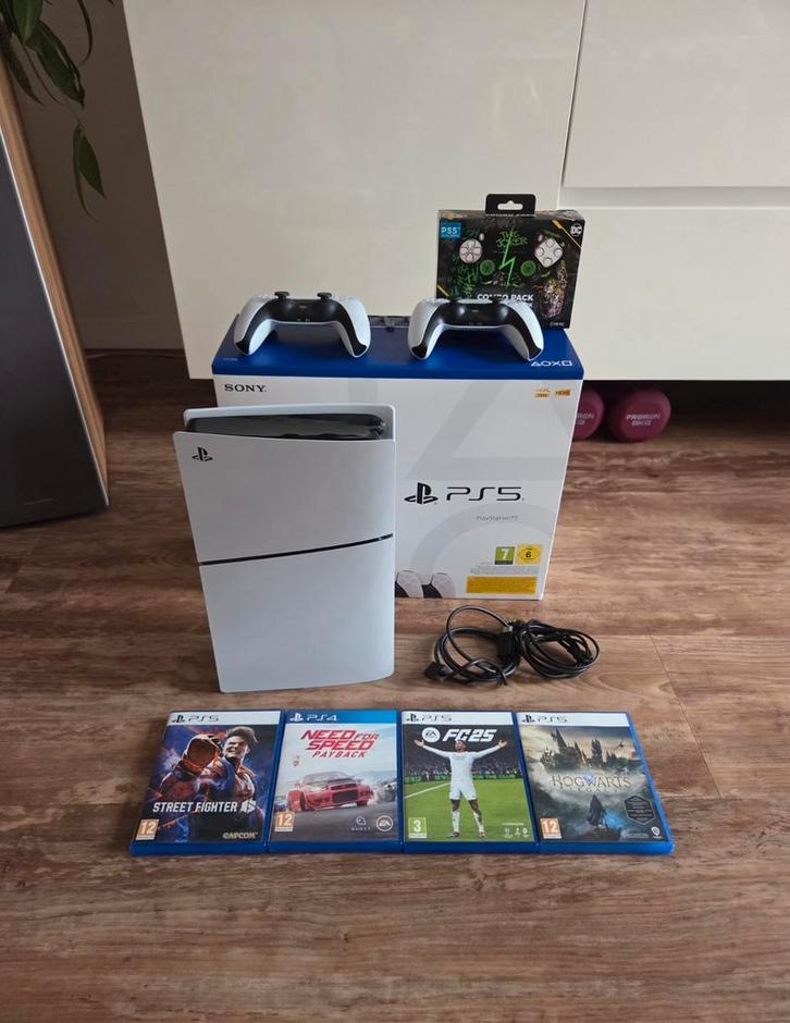 PS5 Disc Edition + 2 Controllers + 4 Games, perfecte staat, Spelcomputers en Games, Spelcomputers | Sony PlayStation 5, Zo goed als nieuw