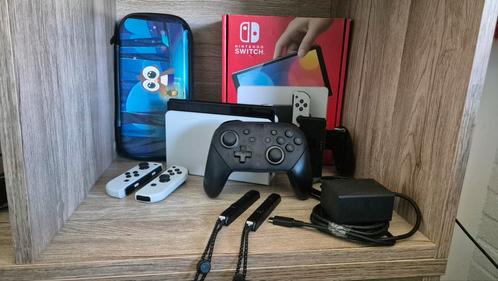 Nintendo Switch OLED met Pro Controller, Spelcomputers en Games, Spelcomputers | Nintendo Switch, Zo goed als nieuw, Switch OLED