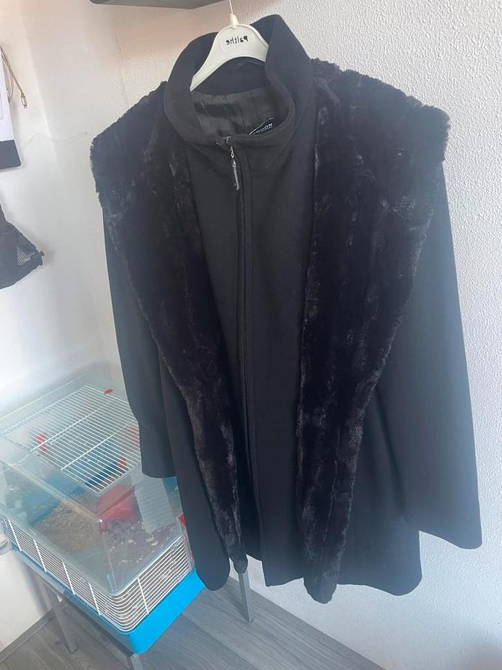 Z.g.a.n zwart met "Bont" Kashmir Jas met Capuchon maat 44, Kleding | Dames, Jassen | Winter, Zo goed als nieuw, Maat 42/44 (L)