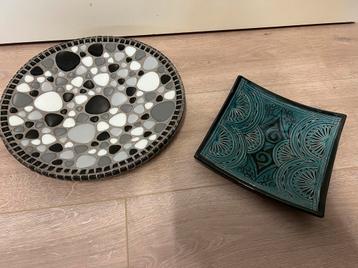 023 - 2x Fruitschaal / aardewerk schalen beschikbaar voor biedingen