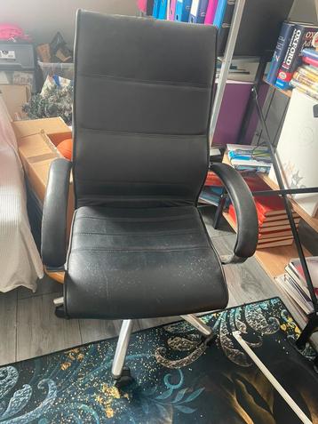 Bureaustoel beschikbaar voor biedingen
