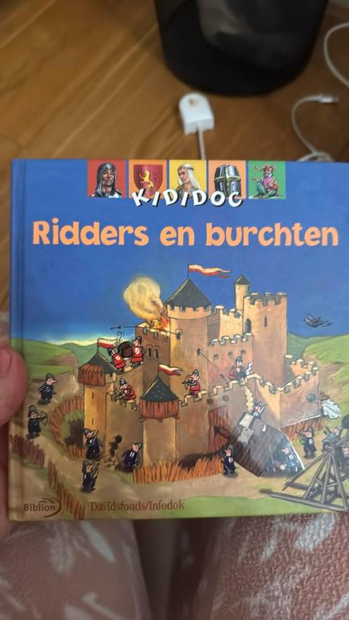M. Longour - Ridders en burchten, Boeken, Kinderboeken | Jeugd | onder 10 jaar, Zo goed als nieuw, Ophalen of Verzenden