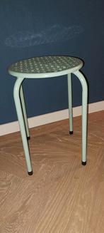 Groen metalen krukje - 45cm hoog, Ophalen of Verzenden