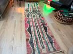 Handgeknoopt vintage loper kleed uit Marokko ca. 310 x 75 cm, Huis en Inrichting, Stoffering | Tapijten en Kleden, Info@bababoho.com