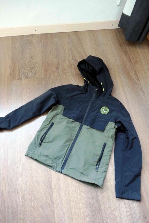 Mooie jongens jas van Cars groen/zwart maat8/128, Kinderen en Baby's, Kinderkleding | Kinder-kledingpakketten, Zo goed als nieuw