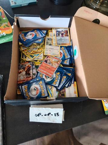 Schoenendoos vol Pokemon kaarten van alles wat! beschikbaar voor biedingen