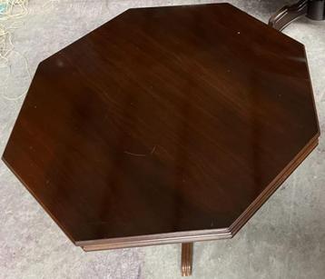 Salontafel van donker eiken beschikbaar voor biedingen