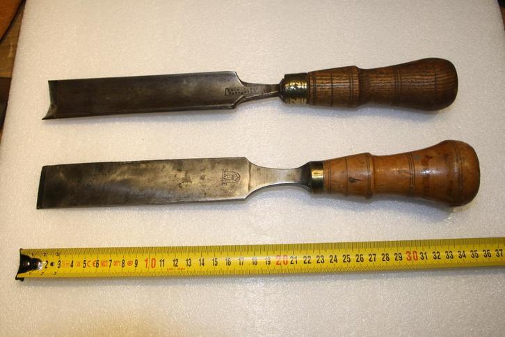 Guts beitel 39 mm en JNIJ beitel 38mm, houtbeitels, Antiek en Kunst, Antiek | Gereedschap en Instrumenten, Ophalen of Verzenden
