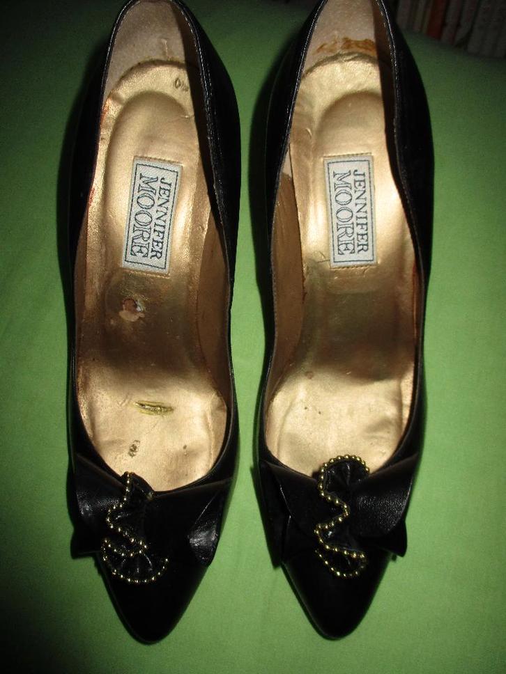 Prachtige pumps met hoge hak en strikaccent, Kleding | Dames, Schoenen, Zo goed als nieuw, Pumps, Zwart, Ophalen