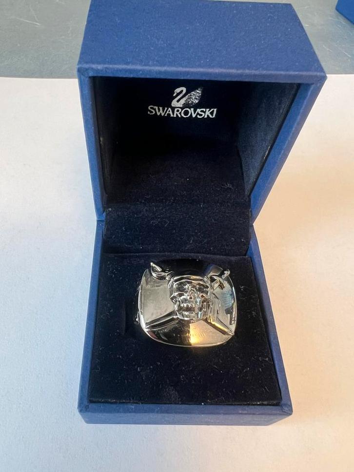 Swarovski metalen ring met doodshoofd, Verzamelen, Swarovski, Zo goed als nieuw, Sieraad of Horloge, Ophalen of Verzenden