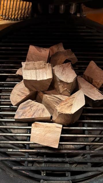 Rookhout peer chunks 1 kg 5,00 euro beschikbaar voor biedingen