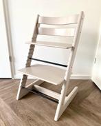 Moderne beige STOKKE Tripp Trapp refurbished, Kinderen en Baby's, Kinderstoelen, Ophalen, Zo goed als nieuw, Meegroeistoel