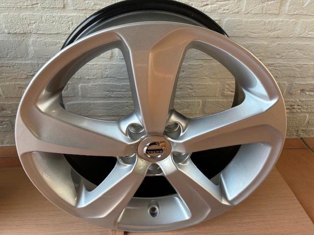 wielen Volvo V40, Auto-onderdelen, Banden en Velgen, Banden en Velgen, All Season, 17 inch, 225 mm, Personenwagen, Ophalen