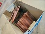 29 Houten Kleerhangers met Zwarte Haak [draaiend], Ophalen of Verzenden, Zo goed als nieuw, Hout