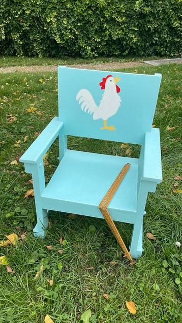 Houten kinderstoel met haan, 22 cm zithoogte beschikbaar voor biedingen