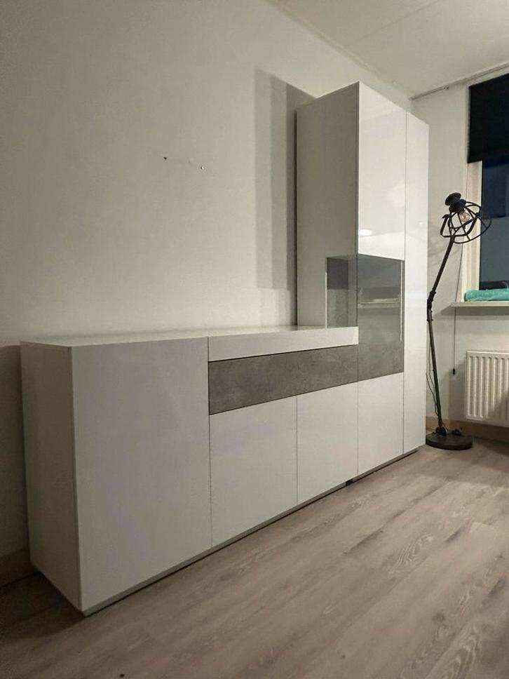 Dressoir / servies kast hooglans wit, Huis en Inrichting, Kasten | Dressoirs, Zo goed als nieuw, 25 tot 50 cm, Ophalen of Verzenden