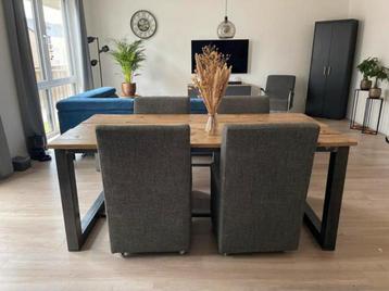 4 eetkamerstoelen, meeneemprijs €50 beschikbaar voor biedingen