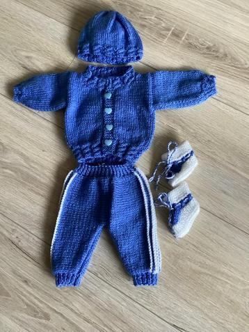 Blauw Gebreid poppen Setje beschikbaar voor biedingen