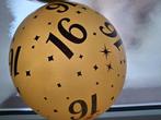 Versiering 16 jaar: 2 ballonnen en 2 slingers, Ophalen of Verzenden, Zo goed als nieuw, Versiering, Verjaardag