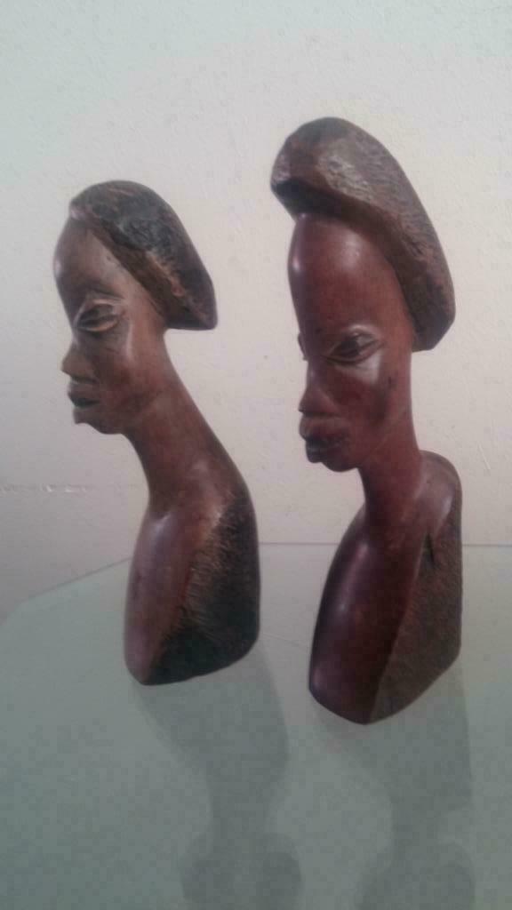 2 inheemse hardhouten sculpturen, bustes van vrouw en man., Antiek en Kunst, Kunst | Niet-Westerse kunst, Ophalen of Verzenden