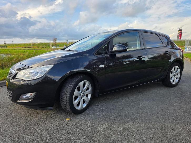 Opel Astra 1.4 Turbo Ecotec 88KW 5D 2012 Zwart, Auto's, Opel, Particulier, Astra, ABS, Airbags, Bluetooth, Boordcomputer, Centrale vergrendeling