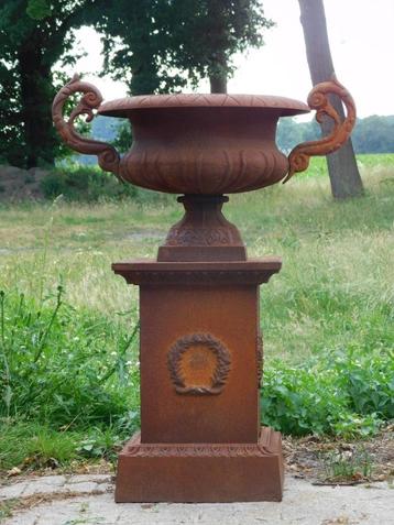 Tuinvaas op Sokkel - 112 cm - Gietijzer - Rust beschikbaar voor biedingen