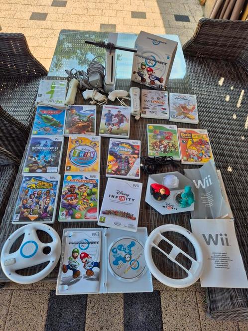 Mega grote nette familie wii set met veel games mario kart, Spelcomputers en Games, Spelcomputers | Nintendo Wii, Zo goed als nieuw