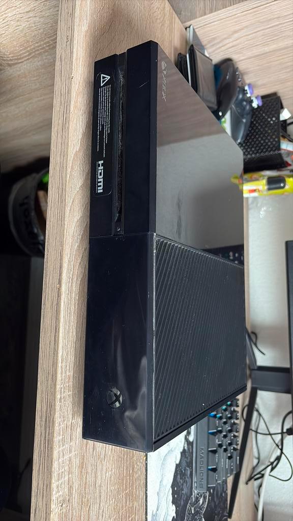 Xbox one console, Spelcomputers en Games, Games | Xbox One, Gebruikt, Avontuur en Actie, 1 speler, Vanaf 3 jaar, Eén computer