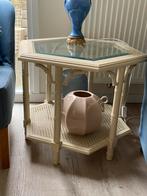 Een creme kleurige faux bamboo en webbing hexagonale tafel, Gebruikt, 50 tot 100 cm, Faux Bamboo, Ophalen of Verzenden