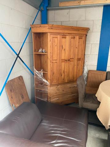 Mooie eikenhouten kast met deuren en lades beschikbaar voor biedingen