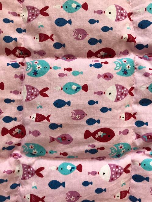 Verkoelend kussen, warmtekussen, pittenzak. Roze met vissen, Huis en Inrichting, Woonaccessoires | Kussens, Nieuw, Roze, Ophalen