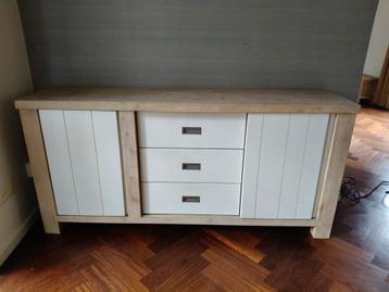 Henders & Hazel Istrana Dressoir - Acacia Hout beschikbaar voor biedingen