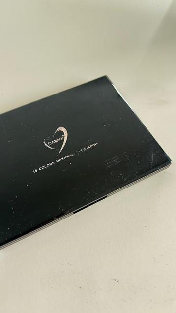 Danni oogschaduw palette beschikbaar voor biedingen