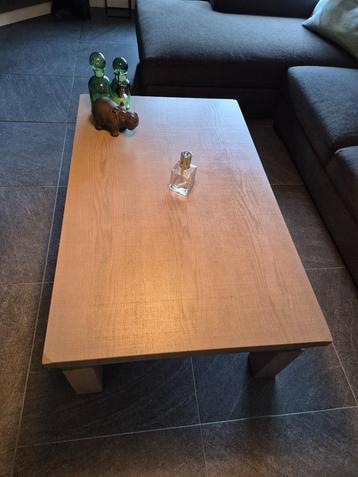 Mooie grote Salontafel beschikbaar voor biedingen