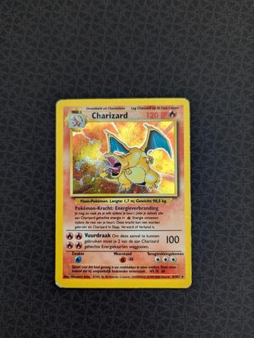 Charizard Holo #4 Pokemon Base Set  beschikbaar voor biedingen