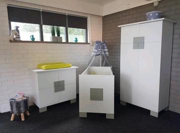 Ledikant Commode en Kledingkast Complete TWF Babykamer  beschikbaar voor biedingen