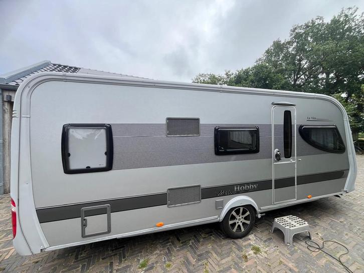 Hobby La Vita Veneto 545 KMF rondzit stapelbed mover 6 pers, Caravans en Kamperen, Caravans, Particulier, tot en met 6, 1250 - 1500 kg