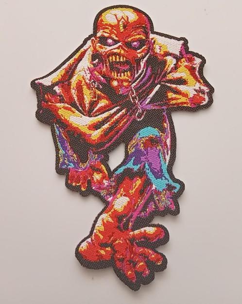 Iron Maiden limited edition Piece of mind shaped patch 330, Verzamelen, Muziek, Artiesten en Beroemdheden, Nieuw, Kleding, Verzenden