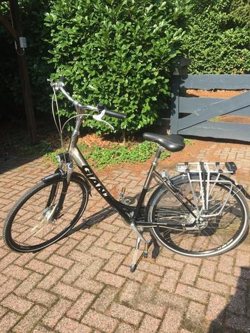 mooie dames fiets beschikbaar voor biedingen
