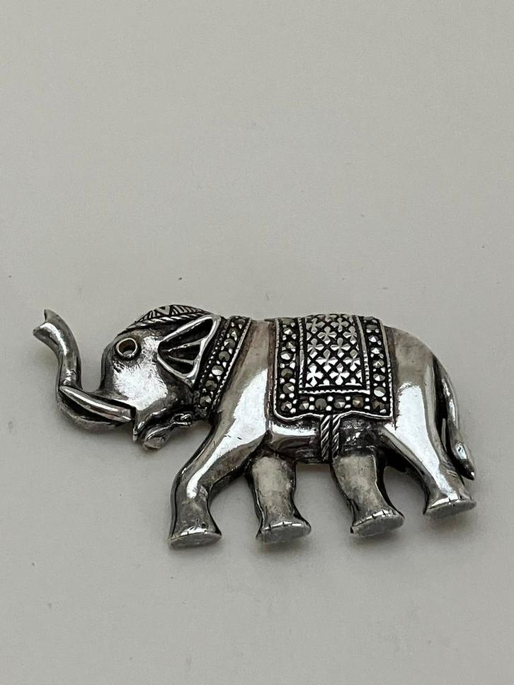 Zilveren olifant speld, Antiek en Kunst, Antiek | Goud en Zilver, Zilver, Ophalen of Verzenden