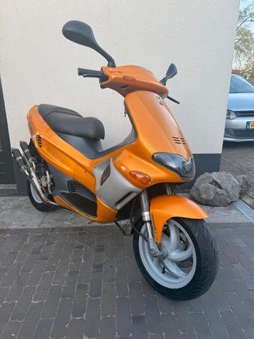 ⭐️️Gilera Runner 50cc Unieke kleur Rijd goed 60 km/h️⭐️ beschikbaar voor biedingen